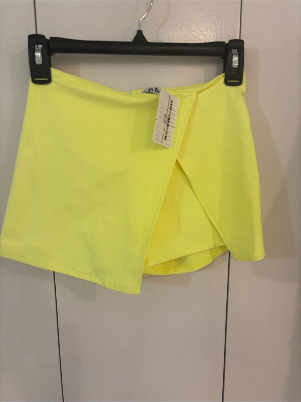 MIA New York New neon yellow faux suede skort,M